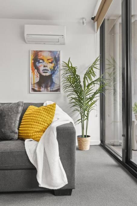 Ink Echelon Escape Apartment